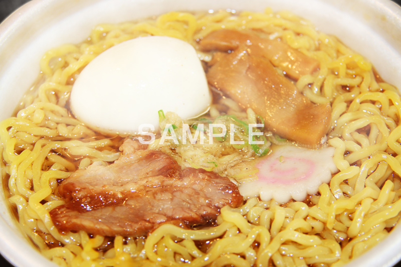 コンビニ醤油ラーメンラーメン,らーめん,麺,麺類,中華麺,麺料理,国民食,日本拉麺,Ramen,Chinese noodles,中華,湯気,メンマ,たまご,玉子,ゆで卵,味玉,チャーシュー,焼き豚