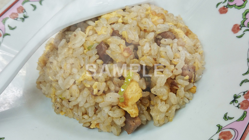 チャーハン,炒飯,焼きめし,焼き豚,卵,焼き,湯気,ミニ,こしょう,コショウ,胡椒,中華,油,スマホ撮影