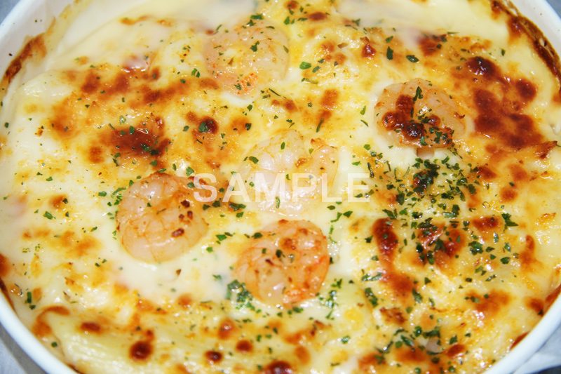 海老グラタン,グラタン,ぐらたん,エビ,えび,海老,郷土料理,コンビニ,湯気,ゆげ,あったか,ほくほく,ホクホク,おこげ,ベシャメルソース,チーズ,マカロニ,こんがり,焦げ目,焼く,クリームソース,オーブン,アツアツ,あつあつ,熱々,洋食,湯気