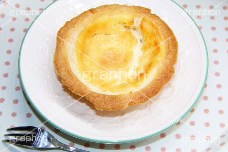 レアチーズタルト,タルト,たると,チーズ,焼き菓子,こんがり,さくさく,サクサク,菓子,スイーツ,おやつ,スイート,甘い,レア,生,しっとり,お菓子,cheese,sweet,tart