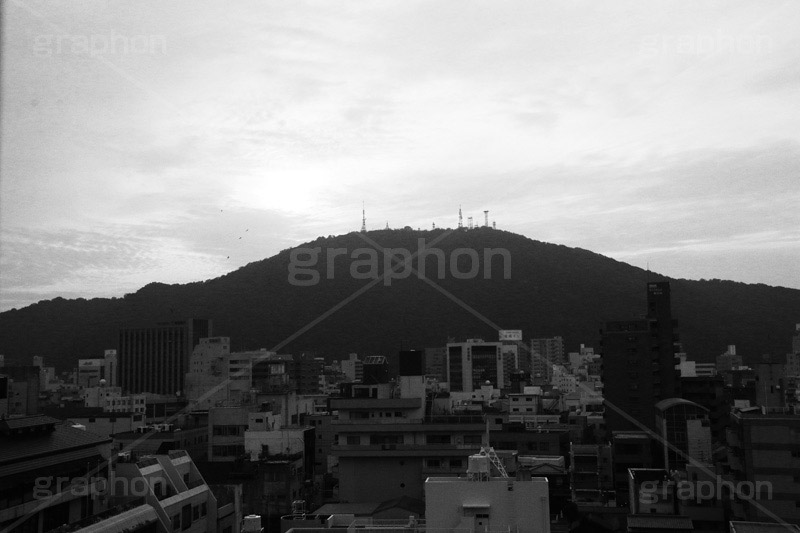 眉山(モノクロ),モノクロ,白黒,しろくろ,モノクローム,単色画,単彩画,単色