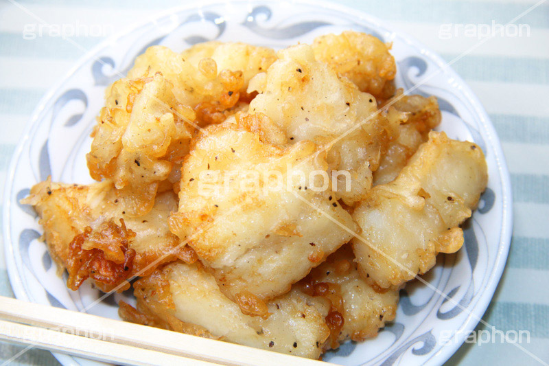イカの天ぷら,イカ,いか,海鮮,シーフード,天ぷら,揚げ,ペッパー,塩,和食,日本食,おかず,惣菜,つまみ,おつまみ,squid,お惣菜,japan