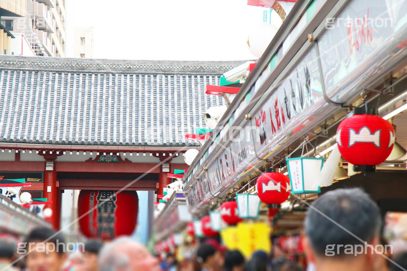 仲見世,仲見世通り,浅草,雷門,宝蔵門,浅草寺,あさくさ,みやげ物,みやげ,お土産,商店,寺院建築風,台東区,正月,お正月,三が日,浅草 名所,浅草 観光,asakusa,japan