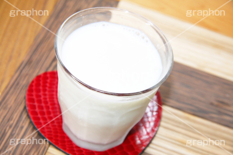 朝の一杯,牛乳,ミルク,milk,drink,一杯,飲む,飲み物,ドリンク,朝,morning,モーニング,グラス,健康,朝食