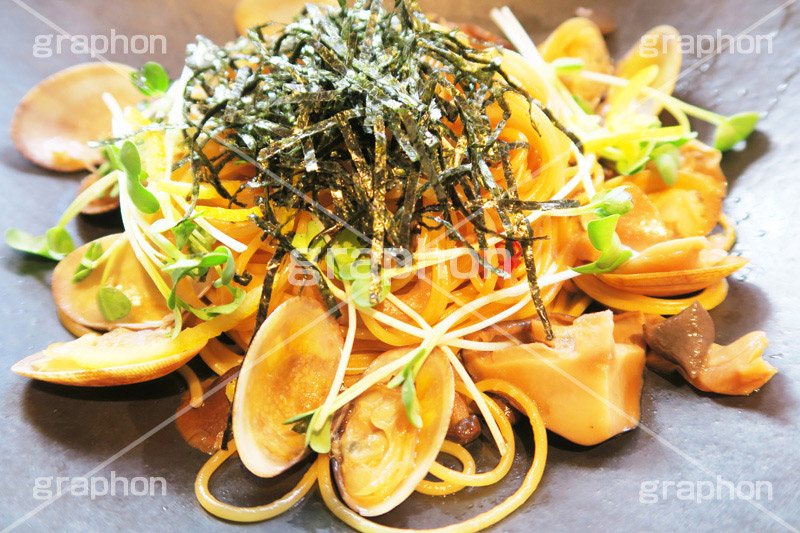 あさりの和風パスタ,和風パスタ,パスタ,あさり,アサリ,きのこ,キノコ,カイワレ,かいわれ,カイワレ大根,発芽,醤油,しょうゆ,和風,洋食,麺料理,麺類,釜揚げ,のり,海苔,pasta