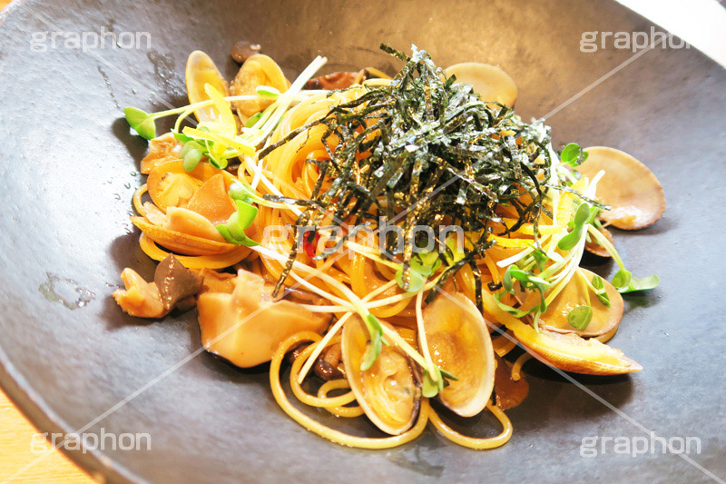 あさりの和風パスタ,和風パスタ,パスタ,あさり,アサリ,きのこ,キノコ,カイワレ,かいわれ,カイワレ大根,発芽,醤油,しょうゆ,和風,洋食,麺料理,麺類,釜揚げ,のり,海苔,pasta
