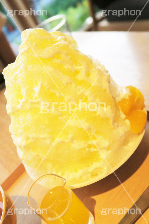 夏蜜柑のかき氷,夏蜜柑,夏みかん,みかん,かき氷,カキ氷,氷,シェイブアイス,アイス,シロップ,風物詩,季語,夏,デザート,スイーツ,おやつ,冷菓子,清涼,ice,syrup,dessert,sweet