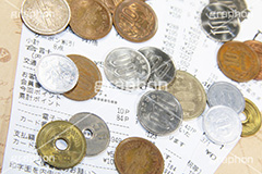 やりくり,家計,レシート,領収書,記録,節約,小銭,お金,かね,円,日本円,マネー,金銭,日本のお金,お金がない,財産,返済,貯金,借金,両替,キャッシュ,現金,銭,100円,100円玉,百円,500円,500円玉,五百円,money,yen,coin,コイン,経理,事務,経済