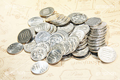 100円貯金,小銭,お金,かね,円,日本円,マネー,金銭,日本のお金,お金がない,財産,返済,貯金,借金,両替,キャッシュ,現金,銭,100円,100円玉,百円,money,yen,coin,コイン,経理,事務,経済