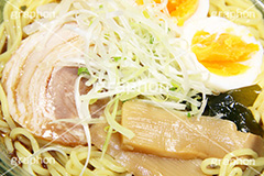 冷やし醤油ラーメン,冷やし,醤油ラーメン,ラーメン,らーめん,麺,麺類,中華麺,麺料理,国民食,日本拉麺,しょうゆ,醤油,中華そば,たまご,玉子,チャーシュー,ねぎ,ネギ,メンマ,シナチク,わかめ,ワカメ,Ramen,Chinese noodles