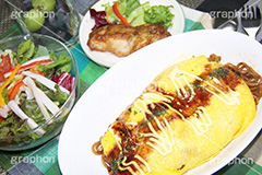 オムソバ,おむそば,ランチ,タマゴ,卵,ぶどう,葡萄,チキン,鶏,サラダ,salad,巨峰,マスカット,マヨネーズ,ソース,青のり,昼食,食卓,テーブルセット,献立,おかず,グルメ,chicken