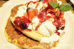 ワッフルパンケーキ,ワッフル,パンケーキ,ホットケーキ,焼き,甘い,バナナ,デザート,スイーツ,ベリー,ミント,ペパーミント,いちご,苺,ストロベリー,生クリーム,クリーム,ホイップ,おやつ,カフェ,女子力,waffle,cake,dessert,sweet,berry,mint,strawberry,banana,cream,cafe