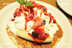 ワッフルパンケーキ,ワッフル,パンケーキ,ホットケーキ,焼き,甘い,バナナ,デザート,スイーツ,ベリー,ミント,ペパーミント,いちご,苺,ストロベリー,生クリーム,クリーム,ホイップ,おやつ,カフェ,女子力,waffle,cake,dessert,sweet,berry,mint,strawberry,banana,cream,cafe