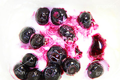 ヨーグルトにブルーベリー,ヨーグルト,ブルーベリー,ベリー,blueberry,berry,fruit,yoghourt,果樹,果実,フルーツ,果物,くだもの,爽やか,甘酸っぱい,酸味,発酵,乳酸菌,紫,小果実,アントシアニン,視力
