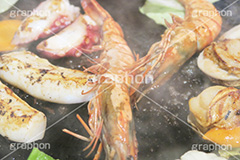 鉄板焼き,鉄板,焼き,バター,butter,seafood,海老,えび,エビ,ほたて,ホタテ,帆立,バター焼き,海鮮,シーフード,湯気熱々,あつあつ,アツアツ,seafood,japan,たこ,タコ,いか,イカ,きゃべつ,キャベツ,ピーマン,ねぎ,ネギ,ニンジン,にんじん,香ばしい,こげ,焦げ,つまみ,おつまみ