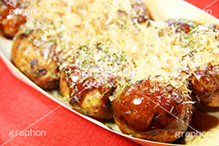 たこ焼き,たこやき,タコヤキ,大阪名物,粉もん,小麦粉,ソウルフード,日本料理,日本食,和食,アツアツ,あつあつ,熱々,カリカリ,たこ,タコ,ソース,青のり,鰹節,かつお節,ファーストフード,ファストフード,japan