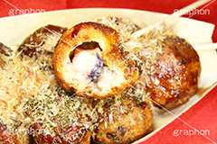 たこ焼き,たこやき,タコヤキ,大阪名物,粉もん,小麦粉,ソウルフード,日本料理,日本食,和食,アツアツ,あつあつ,熱々,カリカリ,たこ,タコ,ソース,青のり,鰹節,かつお節,ファーストフード,ファストフード,japan