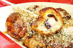 たこ焼き,たこやき,タコヤキ,大阪名物,粉もん,小麦粉,ソウルフード,日本料理,日本食,和食,アツアツ,あつあつ,熱々,カリカリ,たこ,タコ,ソース,青のり,鰹節,かつお節,ファーストフード,ファストフード,japan