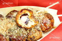 たこ焼き,たこやき,タコヤキ,大阪名物,粉もん,小麦粉,ソウルフード,日本料理,日本食,和食,アツアツ,あつあつ,熱々,カリカリ,たこ,タコ,ソース,青のり,鰹節,かつお節,ファーストフード,ファストフード,japan