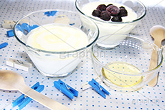 ヨーグルト,ヨーグルトにブルーベリー,ブルーベリー,ベリー,blueberry,berry,fruit,yoghourt,果樹,果実,フルーツ,果物,くだもの,爽やか,甘酸っぱい,酸味,発酵,乳酸菌,紫,小果実,アントシアニン,視力,蜂蜜,はちみつ,ハチミツ,洗濯ばさみ,洗濯バサミ,ピンチ,pinch