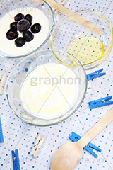 ヨーグルト,ヨーグルトにブルーベリー,ブルーベリー,ベリー,blueberry,berry,fruit,yoghourt,果樹,果実,フルーツ,果物,くだもの,爽やか,甘酸っぱい,酸味,発酵,乳酸菌,紫,小果実,アントシアニン,視力,蜂蜜,はちみつ,ハチミツ,洗濯ばさみ,洗濯バサミ,ピンチ,pinch