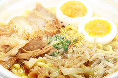 アツアツ味噌ラーメン,ラーメン,らーめん,めん,味噌ラーメン,みそラーメン,みそ,味噌,日本料理,日本食,和食,つゆ,麺料理,麺類,コンビニ,あつあつ,アツアツ,熱々,japan,たまご,玉子,味玉,チャーシュー,焼き豚,ねぎ,ネギ,もやし,モヤシ,七味,唐辛子
