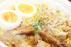 アツアツ味噌ラーメン,ラーメン,らーめん,めん,味噌ラーメン,みそラーメン,みそ,味噌,日本料理,日本食,和食,つゆ,麺料理,麺類,コンビニ,あつあつ,アツアツ,熱々,japan,たまご,玉子,味玉,チャーシュー,焼き豚,ねぎ,ネギ,もやし,モヤシ,七味,唐辛子
