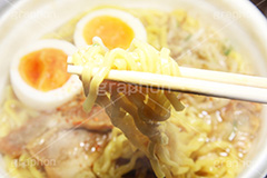アツアツ味噌ラーメン,ラーメン,らーめん,めん,味噌ラーメン,みそラーメン,みそ,味噌,日本料理,日本食,和食,つゆ,麺料理,麺類,コンビニ,あつあつ,アツアツ,熱々,japan,たまご,玉子,味玉,チャーシュー,焼き豚,ねぎ,ネギ,もやし,モヤシ,七味,唐辛子