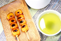 みたらし団子,みたらし,みたらしだんご,御手洗,だんご,団子,お菓子,菓子,和菓子,お茶請け,スイーツ,和,和風,お茶,緑茶,日本茶,串,くし,デザート,おやつ,串団子,甘味,茶会,japan,sweet,dessert