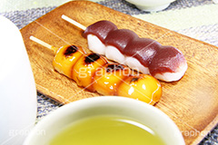 串団子,あんこの串団子,あんこ,餡子,みたらし団子,みたらし,みたらしだんご,だんご,団子,お菓子,菓子,和菓子,お茶請け,スイーツ,和,和風,お茶,緑茶,日本茶,串,くし,デザート,おやつ,甘味,茶会,japan,sweet,dessert