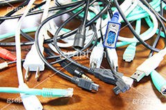 溜まるケーブル類,溜まる,ケーブル,cable,電源,パソコン,USB,端子,LAN,jack,ジャック,PC,デジタル,ガジェット,gadget,digital