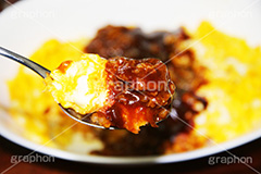 オムライス一口,一口,スプーン,デミグラスソース,デミグラス,ソース,ビーフ,肉,牛肉,beef,egg,オムライス,おむらいす,卵,たまご,タマゴ,玉子,鶏,米飯料理,ライス,オムレツ,焼く,とろとろ,トロトロ,洋食,グルメ