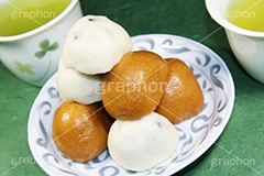 積上げられた饅頭,積,まんじゅう,饅頭,2色,お菓子,菓子,和菓子,お茶請け,スイーツ,和,和風,お茶,緑茶,日本茶,デザート,おやつ,グルメ,甘味,あんこ,餡子,こしあん,粒あん,つぶあん,一口,茶会,japan,sweet,dessert