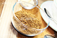 インスタントコーヒー,コーヒー,インスタント,即席,簡単,手軽,粉末,粉,ビター,ほろ苦い,食後,飲み物,ドリンク,スプーン,砂糖,カップ,珈琲,drink,coffee,instant,bitter,sugar,spoon,cup