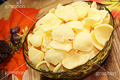 さつまいもチップス,さつまいも,サツマイモ,さつま芋,いも,芋,ポテトチップス,ポテトチップ,ぽてち,ポテチ,スナック,菓子,スイーツ,おやつ,つまむ,甘い,しょっぱい,油,お菓子,ポテト,potato,sweet,秋,ジャンクフード