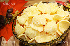 さつまいもチップス,さつまいも,サツマイモ,さつま芋,いも,芋,ポテトチップス,ポテトチップ,ぽてち,ポテチ,スナック,菓子,スイーツ,おやつ,つまむ,甘い,しょっぱい,油,お菓子,ポテト,potato,sweet,秋,ジャンクフード