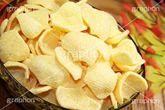 さつまいもチップス,さつまいも,サツマイモ,さつま芋,いも,芋,ポテトチップス,ポテトチップ,ぽてち,ポテチ,スナック,菓子,スイーツ,おやつ,つまむ,甘い,しょっぱい,油,お菓子,ポテト,potato,sweet,秋,グルメ,ジャンクフード