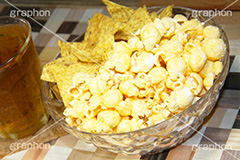 スナック菓子,スナック,お菓子,菓子,ポップコーン,トルティーヤチップス,タコス,油,鑑賞,おやつ,つまみ,おつまみ,塩,バター,飲み物,お茶,ジャンクフード,snack,butter,popcorn