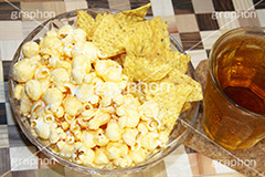スナック菓子,スナック,お菓子,菓子,ポップコーン,トルティーヤチップス,タコス,油,鑑賞,おやつ,つまみ,おつまみ,塩,バター,飲み物,お茶,ジャンクフード,snack,butter,popcorn