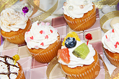 たくさんのカップケーキ,たくさん,沢山,カップケーキ,生クリーム,クリーム,カラフル,ケーキ,ミニ,sweet,スイート,食後,デザート,スイーツ,フルーツ,チョコレート,チョコ,菓子,甘い,焼き菓子,チョコ,お菓子,女子,女子力,ガーリー,カワイイ,かわいい,可愛い,ハート,cute,heart,dessert,cupcake,cup,cake,cream,fruit,chocolate,パーティー,会,アフタヌーン,afternoon,party,茶会,プリ画