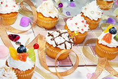 たくさんのカップケーキ,たくさん,沢山,カップケーキ,生クリーム,クリーム,カラフル,ケーキ,ミニ,sweet,スイート,食後,デザート,スイーツ,フルーツ,チョコレート,チョコ,菓子,甘い,焼き菓子,チョコ,お菓子,女子,女子力,ガーリー,カワイイ,かわいい,可愛い,ハート,cute,heart,dessert,cupcake,cup,cake,cream,fruit,chocolate,グルメ,パーティー,会,アフタヌーン,afternoon,party,茶会,プリ画