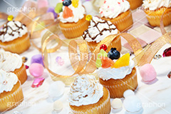 たくさんのカップケーキ,たくさん,沢山,カップケーキ,生クリーム,クリーム,カラフル,ケーキ,ミニ,sweet,スイート,食後,デザート,スイーツ,フルーツ,チョコレート,チョコ,菓子,甘い,焼き菓子,チョコ,お菓子,女子,女子力,ガーリー,カワイイ,かわいい,可愛い,ハート,cute,heart,dessert,cupcake,cup,cake,cream,fruit,chocolate,パーティー,会,アフタヌーン,afternoon,party,茶会,プリ画