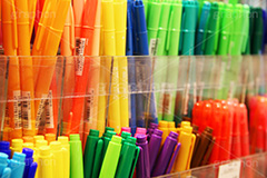 ペン売り場,アート,ペン,カラー,カラフル,絵,セット,文具,文房具,水性,美術,アイテム,ステーショナリー,アーティスト,デザイン,お絵かき,イラスト,落書き,らくがき,水性ペン,色ペン,マジック,クリエイティブ,売り場,ショップ,道具,pen,art