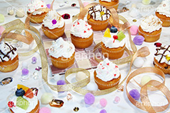 たくさんのカップケーキ,たくさん,沢山,カップケーキ,生クリーム,クリーム,カラフル,ケーキ,ミニ,sweet,スイート,食後,デザート,スイーツ,フルーツ,チョコレート,チョコ,菓子,甘い,焼き菓子,チョコ,お菓子,女子,女子力,ガーリー,カワイイ,かわいい,可愛い,ハート,cute,heart,dessert,cupcake,cup,cake,cream,fruit,chocolate,パーティー,会,アフタヌーン,afternoon,party,茶会,プリ画