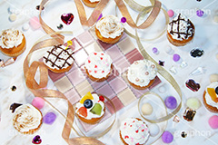 たくさんのカップケーキ,たくさん,沢山,カップケーキ,生クリーム,クリーム,カラフル,ケーキ,ミニ,sweet,スイート,食後,デザート,スイーツ,フルーツ,チョコレート,チョコ,菓子,甘い,焼き菓子,チョコ,お菓子,女子,女子力,ガーリー,カワイイ,かわいい,可愛い,ハート,cute,heart,dessert,cupcake,cup,cake,cream,fruit,chocolate,グルメ,パーティー,会,アフタヌーン,afternoon,party,茶会,プリ画