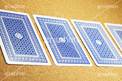 並べられたトランプ,トランプ,とらんぷ,玩具,ゲーム,カード,プレイング,占い,手品,マジック,切り札,trump,TOY,game,card,遊び,おもちゃ,ルール,裏,並,選択,選ぶ