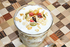 グラノーラ＆ヨーグルト,グラノーラ,シリアル,玄米,小麦,フルール,種,たね,ヨーグルト,スイーツ,sweet,おやつ,デザート,朝,朝食,モーニング,morning,diet,yoghourt,ダイエット,健康,プレーン,食物繊維