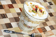 グラノーラ＆ヨーグルト,グラノーラ,シリアル,玄米,小麦,フルール,種,たね,ヨーグルト,スイーツ,sweet,おやつ,デザート,朝,朝食,モーニング,morning,diet,yoghourt,ダイエット,健康,プレーン,食物繊維