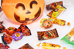 お菓子をくれないといたずらしちゃうぞ,ハロウィンのお菓子,あめ,飴,キャンディー,candy,ハロウィンパーティー,ハロウィン,ハロウィーン,はろうぃん,パーティー,Halloween,party,お菓子,菓子,こども,子供,キッズ,ジャックオーランタン,ランタン,かぼちゃ,カボチャ,南瓜,ランタン,スイーツ,秋,いたずら,悪戯,イタズラ,ornament,kids,グルメ,パンプキン,pumpkin,トリックオアトリート