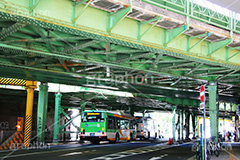 有楽町の高架下,有楽町,千代田区,有楽斎,有楽,駅前,高架,高架下,ガード下,電車,鉄道,でんしゃ,電車/鉄道,train,レトロ,古,バス